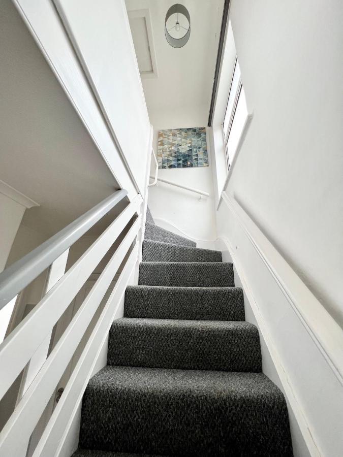 3 Cosy Homes Walking Distance To Mall With Parking Available To Book Separately 3 Bed House Or 1 Bed Apartment Or Studio Londres Exterior foto
