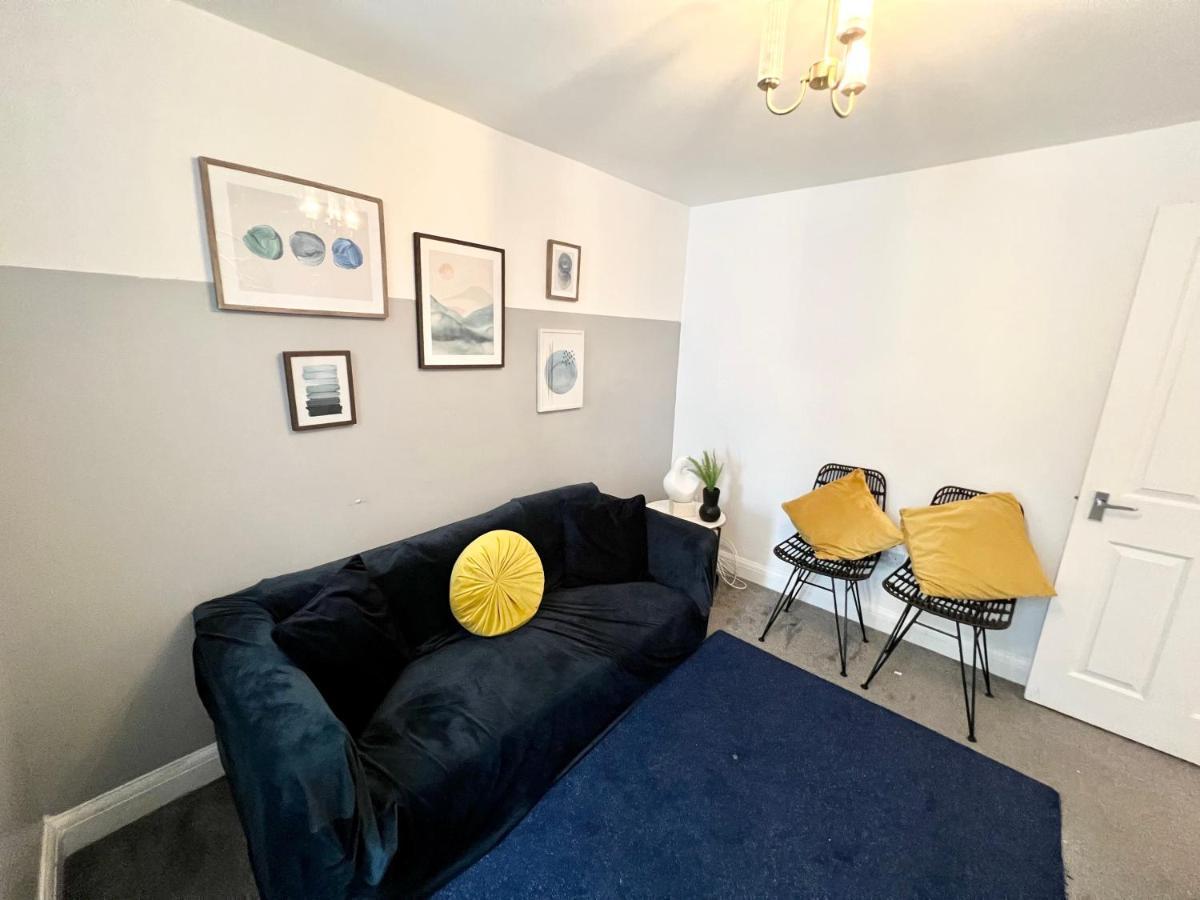 3 Cosy Homes Walking Distance To Mall With Parking Available To Book Separately 3 Bed House Or 1 Bed Apartment Or Studio Londres Exterior foto