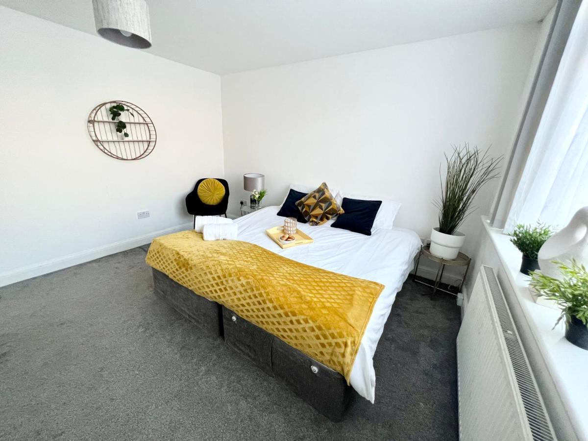 3 Cosy Homes Walking Distance To Mall With Parking Available To Book Separately 3 Bed House Or 1 Bed Apartment Or Studio Londres Exterior foto