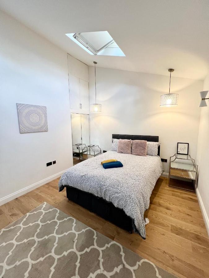 3 Cosy Homes Walking Distance To Mall With Parking Available To Book Separately 3 Bed House Or 1 Bed Apartment Or Studio Londres Exterior foto